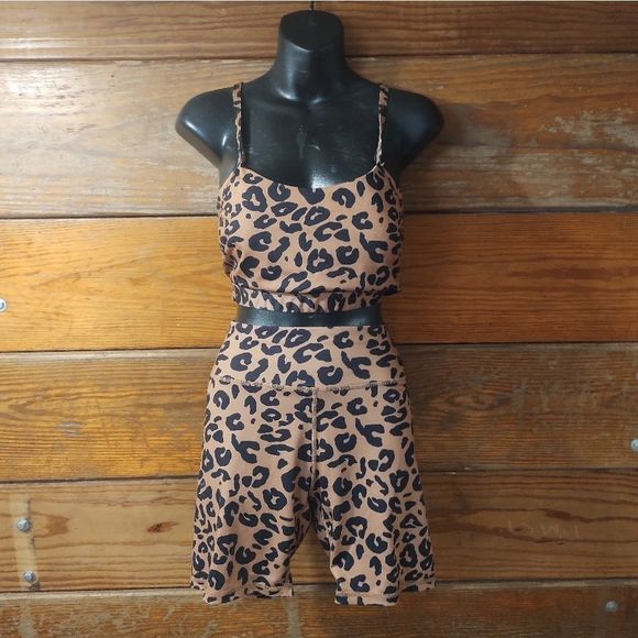 Leopard Print 2 PC Workout Set - Picture 2 of 3
